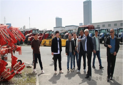 哈薩克斯坦農場主哈利姆先生考察新疆農機產(chǎn)業(yè)園